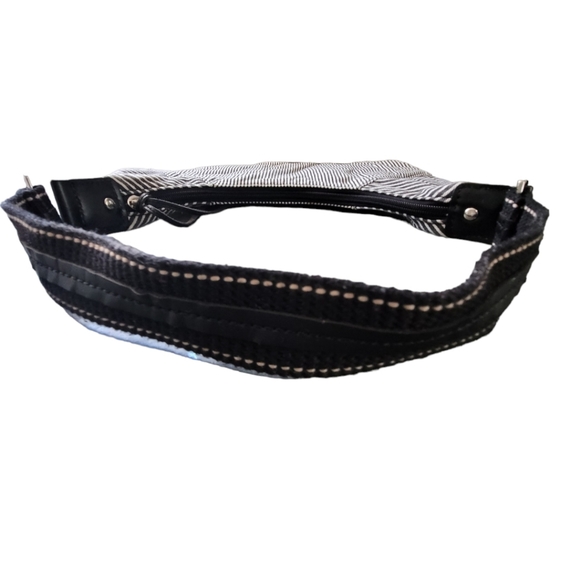 👜 Vintage Guess Canvas Stripes w/ Leather Floral Bag - Picture 3 of 7